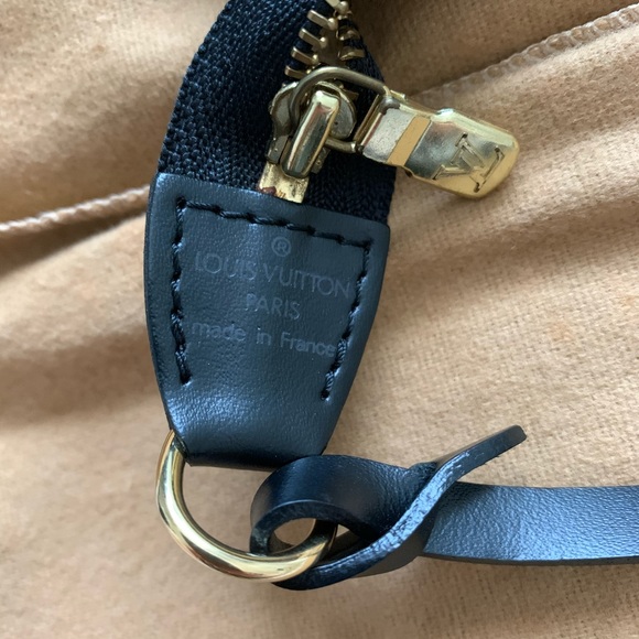 [SOLD] Louis Vuitton Epi black leather pochette - Picture 11 of 12